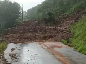 Prefeito de Roca Sales pede ajuda para resgatar 15 soterrados: 'Cidade destruída'