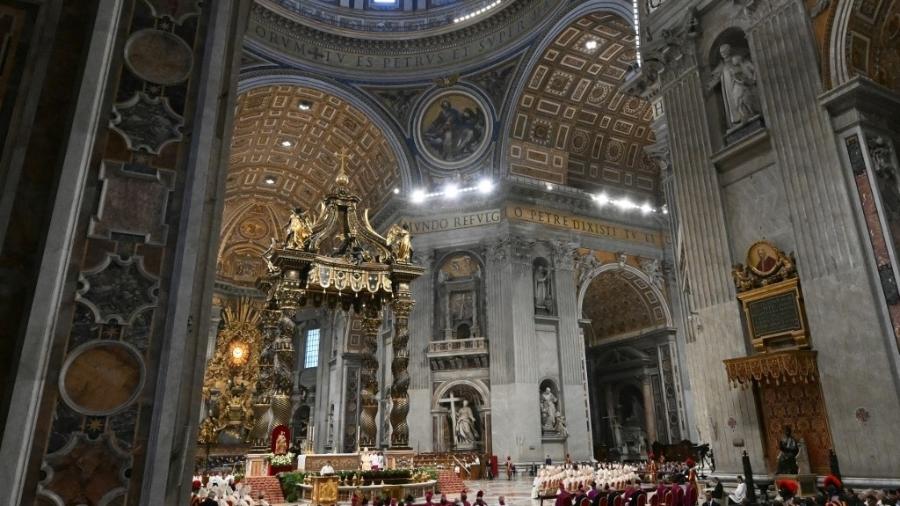 Basílica de São Pedro, em missa pelo papa Francisco Basílica de São Pedro, em missa pelo papa Francisco
