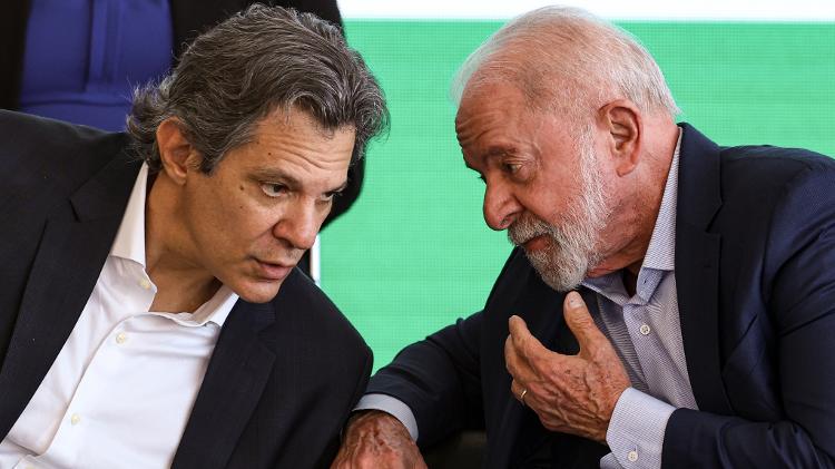 O ministro da Fazenda, Fernando Haddad, com o presidente Lula. Planalto aumento do IOF para subir arrecadação O ministro da Fazenda, Fernando Haddad, com o presidente Lula. Planalto aumento do IOF para subir arrecadação