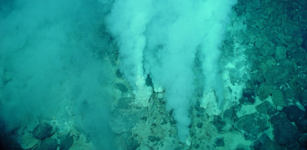 O mais antigo ancestral universal teria vivido em locais quentes e ricos em mineirais, como perto de vulcões submarinos - Creative Commons