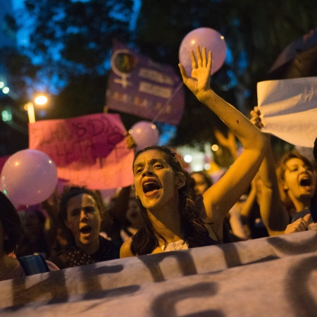 Mulheres participam de manifestação contra a violência de gênero - Leo Correa/AFP