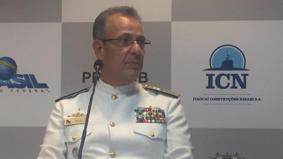 O almirante Bento Costa Lima Albuquerque Júnior durante entrevista - Luis Kawaguti/UOL