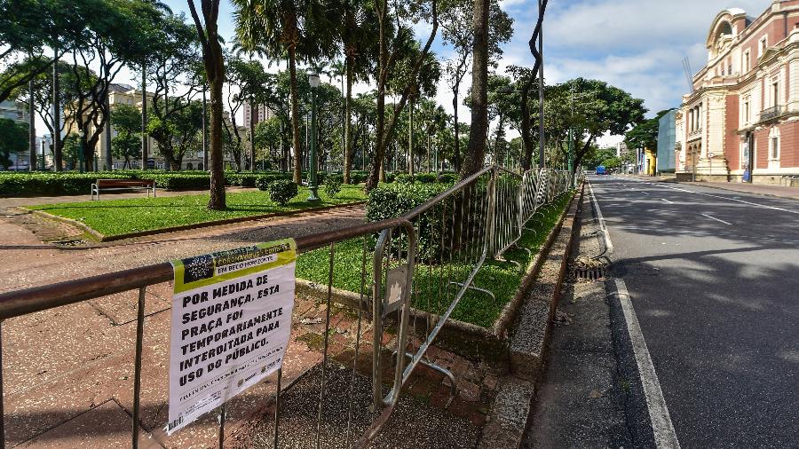 Praça da Liberdade, em Belo Horizonte, vazia durante a pandemia de coronavírus  - Pedro Vilela/Getty Images
