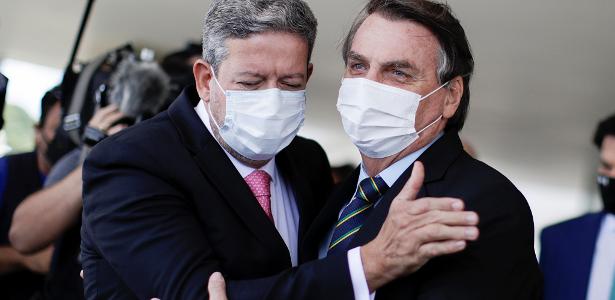 Os presidente da República, Jair Bolsonaro, e da Câmara, Arthur Lira, na saída do Palácio do Planalto, nesta quinta-feira