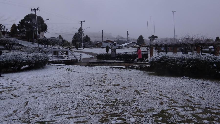 A cidade de Urupema (SC) registrou queda de neve nesta quarta-feira (30) - MARILIA SUTIL/ESTADÃO CONTEÚDO