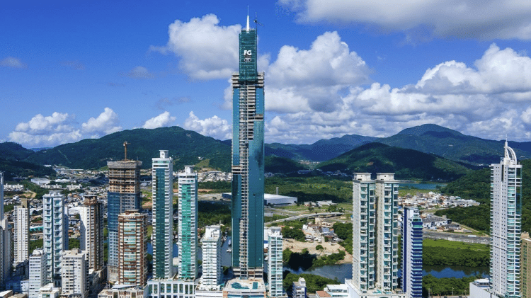 O One Tower, em construção no município de Balneário Camboriú (SC), terá 290 metros de altura e 84 pavimentos 