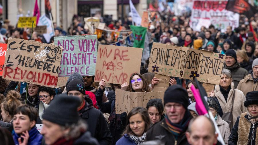 Manifestantes contrários à Reforma da Previdência protestam nas ruas de Dijon (França) - Aranud Finistre/AFP