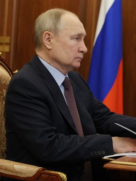 Vladimir Putin em reunião no Kremlin
