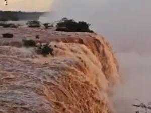 Com chuvas, Cataratas do Iguaçu têm vazão 5 vezes acima do normal