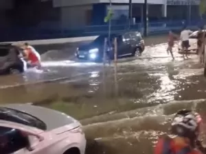 Recife e Maceió enfrentam enchentes na segunda; há previsão de novas chuvas