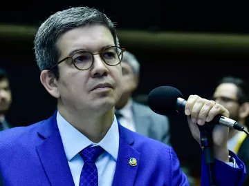 Líder do governo retira projeto que limita voto para senador a um candidato