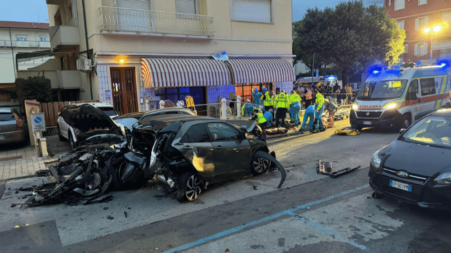 Carro desgovernado ultrapassou dois cruzamentos 