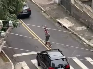 Homem atira em carro após briga de trânsito na zona sul de SP; veja o vídeo