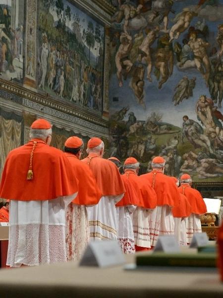 12.mar.2013 - Cardeais se reuniram na Capela Sistina antes do conclave em 2013; o próximo começa em 7 de maio 12.mar.2013 - Cardeais se reuniram na Capela Sistina antes do conclave em 2013; o próximo começa em 7 de maio