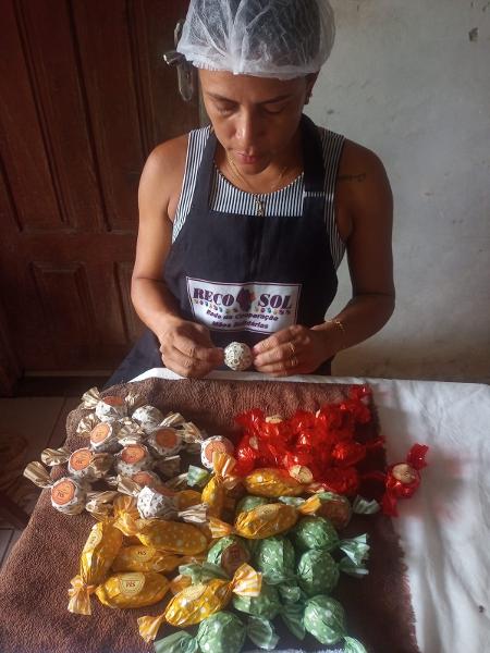 Lia Carvalho, que fabrica bombons artesanais em Belém