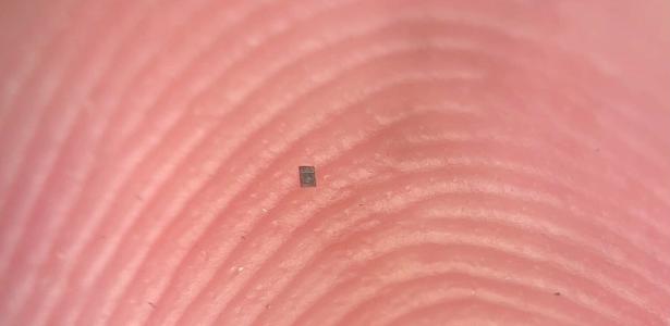 Quase invisível a olho nu: cientistas criam menor robô autônomo do mundo