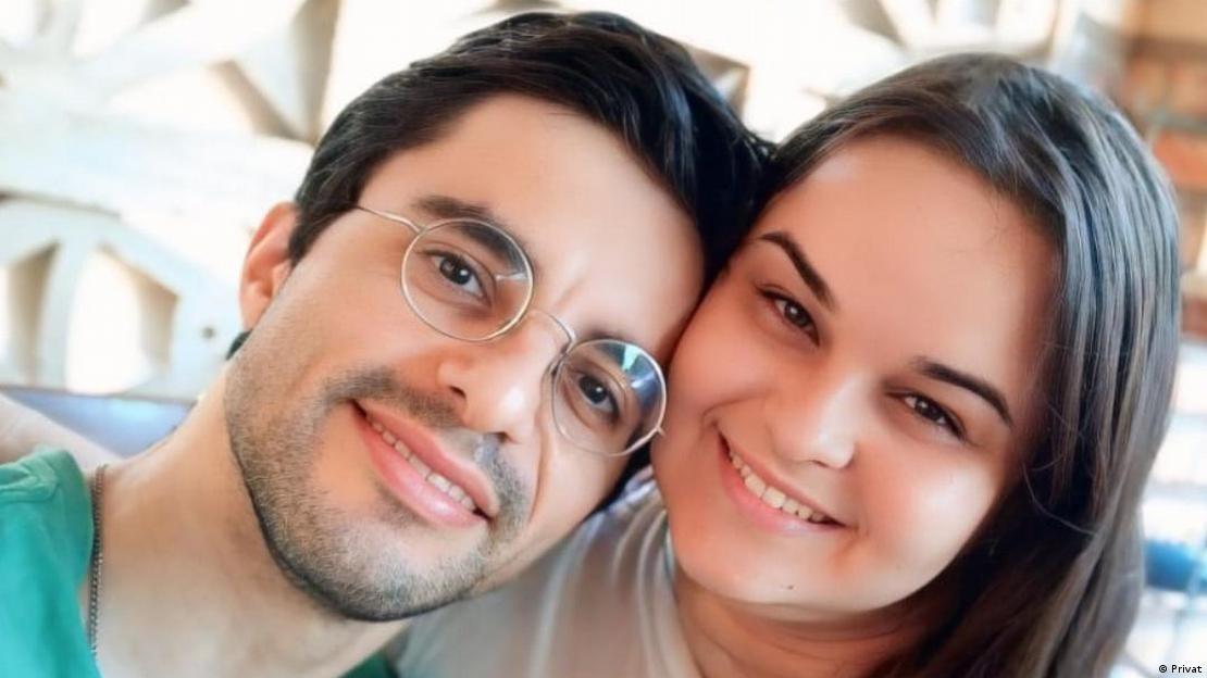 Erica Gonçalves Freire se conheceram em um aplicativo e estão casados há cinco anos - undefined