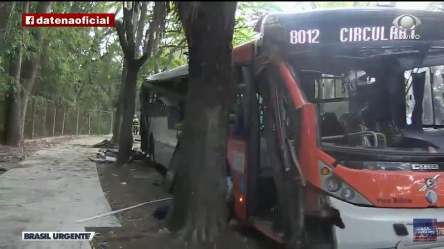 Acidente com ônibus na Cidade Universitária, em São Paulo, mata uma pessoa - Reprodução/TV Bandeirantes