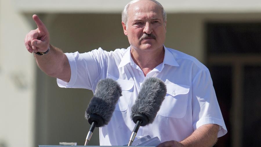 Alexander Lukashenko durante discurso em Minsk - STRINGER