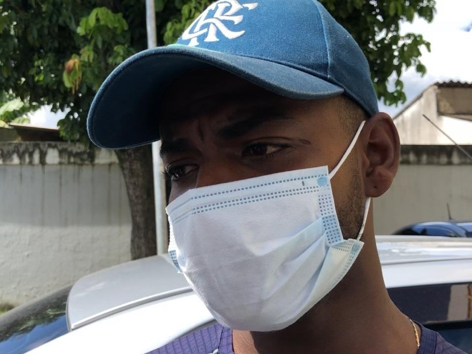 Pai acusa policial de racismo logo após ver filha morta por bala perdida