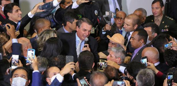 Bolsonaro diverge de recomendações da Fiocruz, como uso de máscara e o distancialmento social