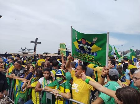 Apoiadores de Bolsonaro se aglomeram em ato a favor do presidente no Rio de Janeiro - Igor Mello/UOL