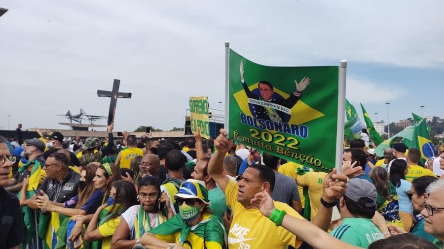 Apoiadores de Bolsonaro se aglomeram em ato a favor do presidente no Rio de Janeiro - Igor Mello/UOL