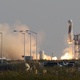 Foguete da New Shepard, da Blue Origin, é lançado; na tripulação estava Jeff Bezos, Mark Bezos, Oliver Daemen e Wally Funk - Joe Skipper/Reuters