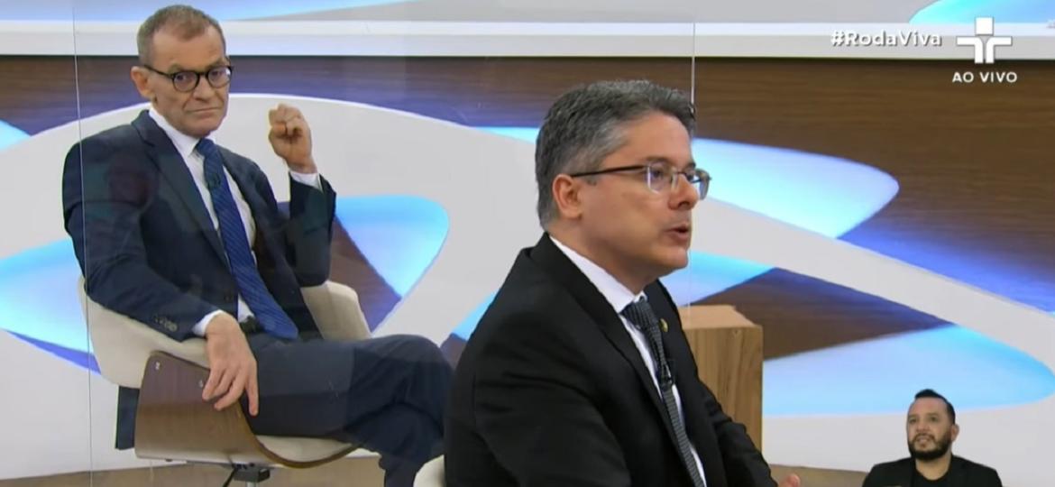 Os senadores Fabiano Contarato (à esq.) e Alessandro Vieira (à dir.) participam do "Roda Viva", da TV Cultura - Reprodução/TV Cultura
