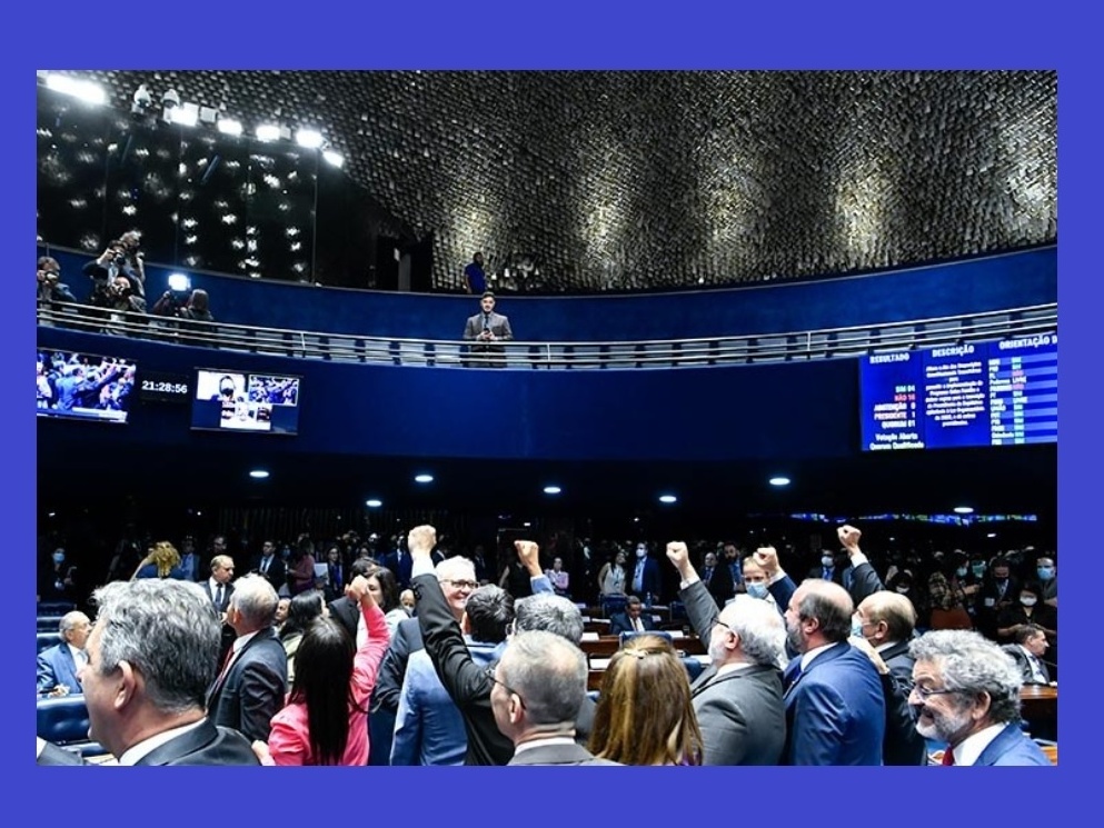 Líder de Bolsonaro e partidos governistas ajudaram a aprovar a PEC de Lula