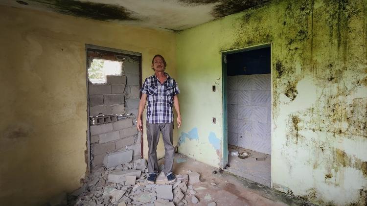 Rostan mostra parte separada da casa onde morava com Judite no bairro do Bebedouro, em Maceió