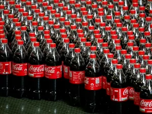 Coca-Cola faz recall de 28 milhões de garrafas que podem estar contaminadas