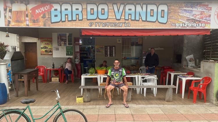 Depois de fazer míseros 27 votos, Vando deixou a política e hoje é dono de um bar/mercearia