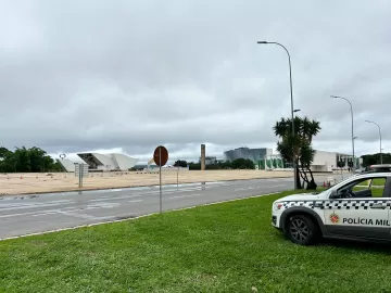 Exército reforça proteção do Planalto; PM detona explosivos na Esplanada