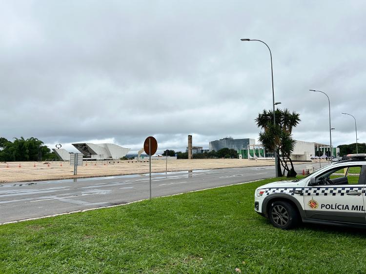 14.11.24 - Praça dos Três Poderes, em Brasília, está interditada após explosões na última quarta (13)