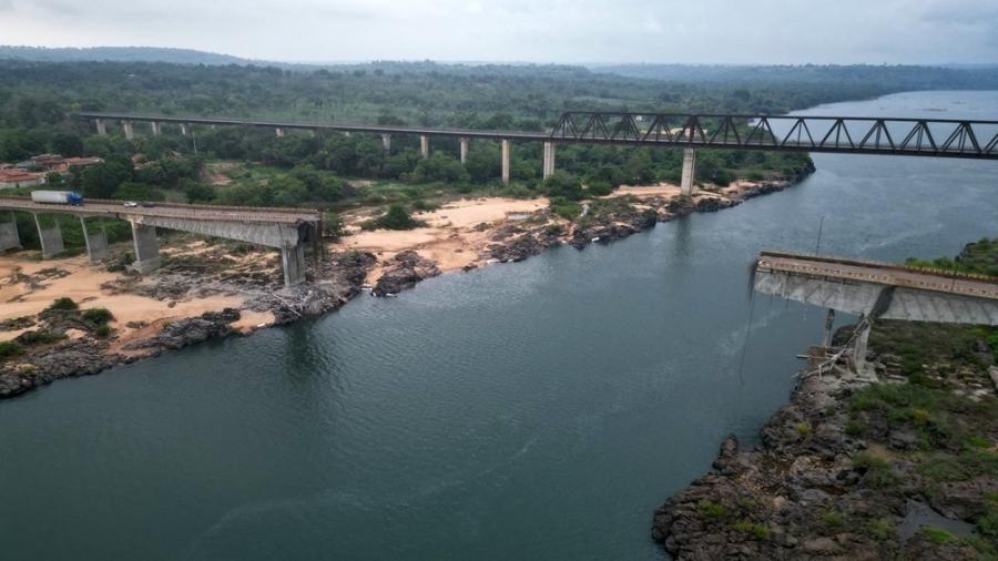 Imagem aérea mostra vista da ponte que liga Tocantins ao Maranhão após queda - Handout / Maranhao State Communication Department / AFP