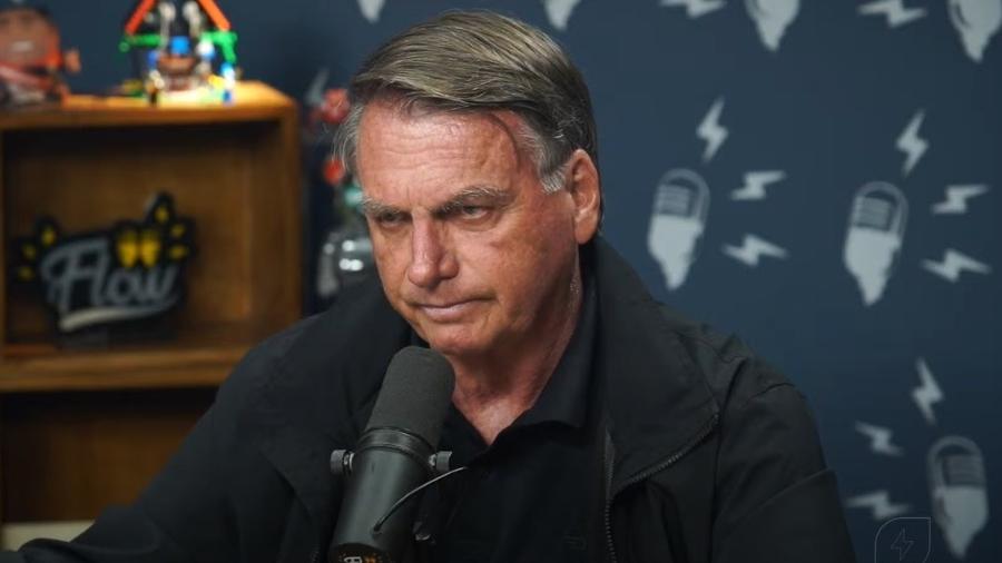 Bolsonaro elogiou Gusttavo Lima, dizendo que ele "tem vontade de arrumar" - Reprodução/Youtube