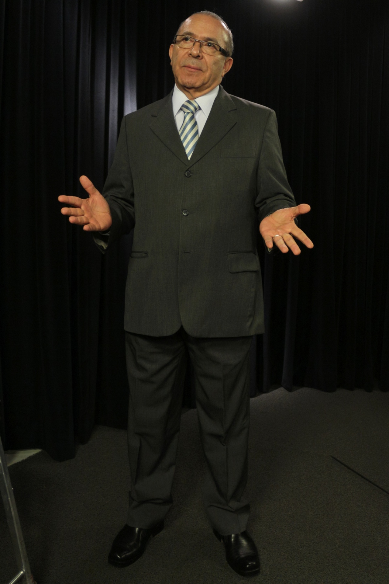 Ministro Eliseu Padilha (Aviação Civil), concedeu entrevista ao UOL em 29.jul.2015. A gravação ocorreu no estúdio do UOL em Brasília. - Douglas Pereira/UOL