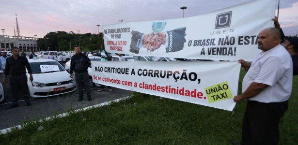 Taxistas protestam contra aplicativos de transporte como o Uber em SP - Newton Menezes/Futura Press/Estadão Conteúdo