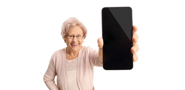 Sensores e celulares estão ajudando no monitoramento de idosos - Getty Images/iStockphoto