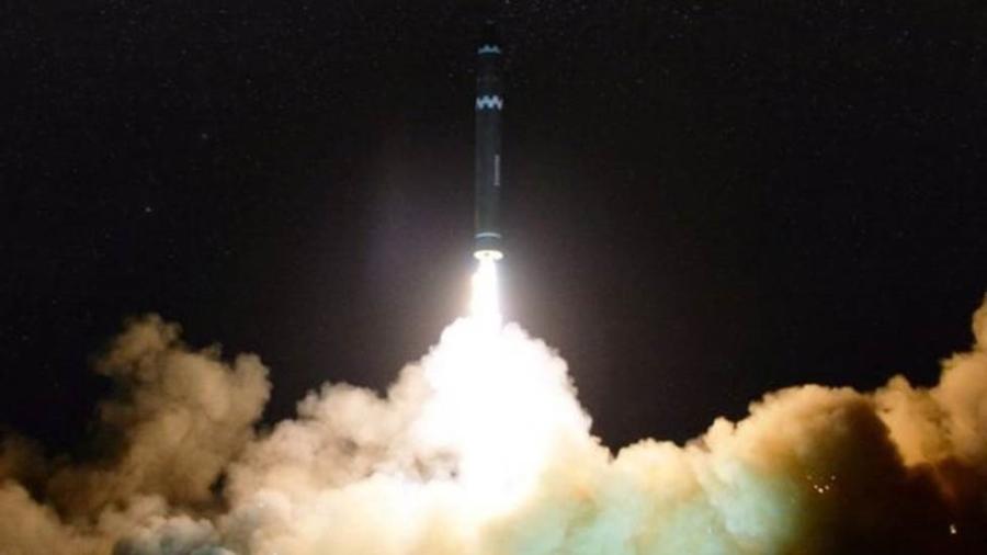 Teste de míssil norte-coreano em novembro de 2017; alcance do programa nuclear do país é alvo de grande especulação - KCNA