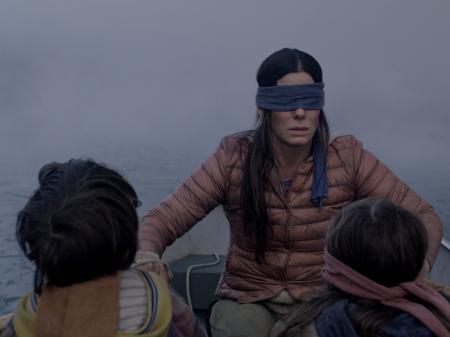 Sandra Bullock em cena de "Bird Box", filme de terror da Netflix - Divulgação