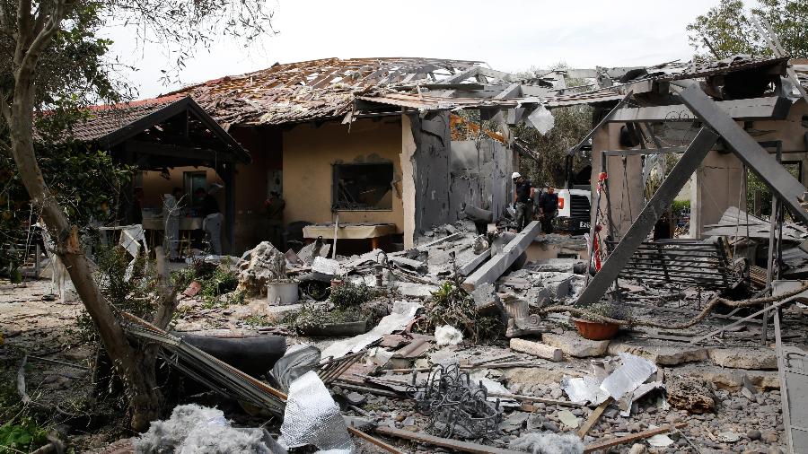 25.mar.2019 - Estragos em uma casa no norte de Tel Aviv, Israel, causados por tiros de foguetes a partir do território da Faixa de Gaza - Gil Cohen Magen/Xinhua