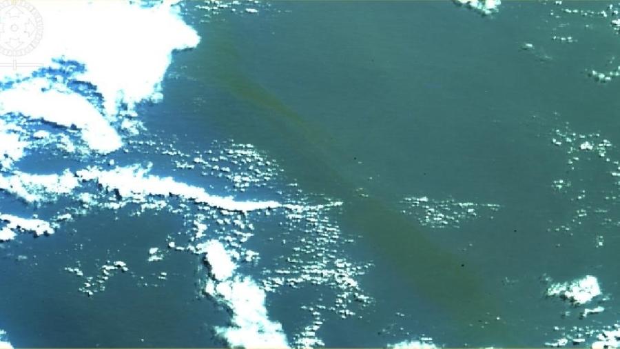 Mancha de óleo no oceano em imagem captada pela empresa Hex Tecnologias Geoespaciais - Divulgação/Hex