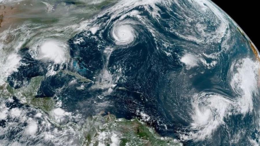 Imagem de satélite mostra formação de cinco ciclones ao mesmo tempo nos EUA, o que não ocorria desde 1971 - CENTRO NACIONAL DE FURACÕES DOS EUA