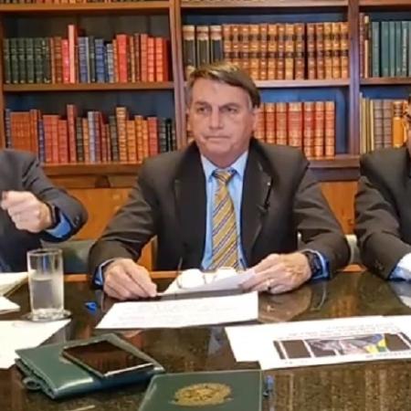 Bolsonaro participa de live semanal realizada nas redes sociais - Reprodução/Facebook