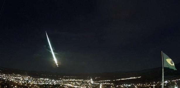 Meteoro brilhante ou lixo espacial? Luzes verdes no céu chamam atenção de  moradores na região de Campinas; astrônomo explica, Campinas e Região