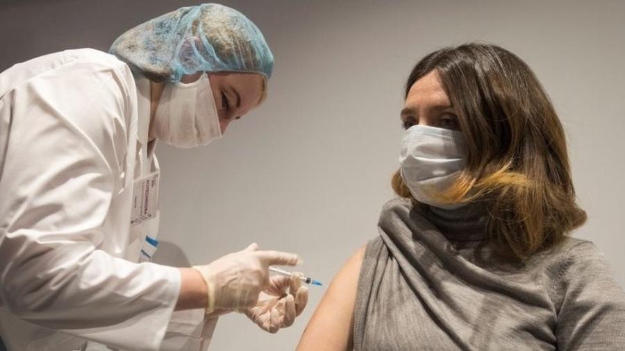 Vários países já começaram a vacinação em massa de sua população - Reuters