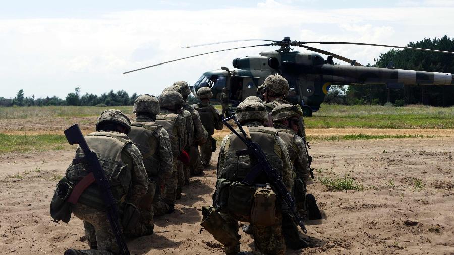2 jul. 2021 - Operação terrestre de soldados da Otan nas proximidades da Crimeia, na Ucrânia - Stringer\TASS via Getty Images