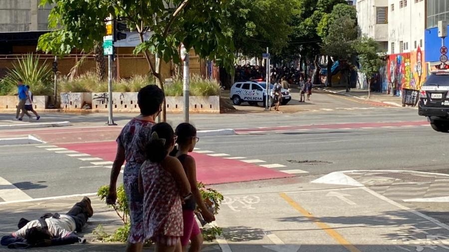 Moradores se assustam com a chegada de uma grande quantidade de dependentes químicos na rua Helvétia, no centro de São Paulo - Herculano Barreto Filho/UOL